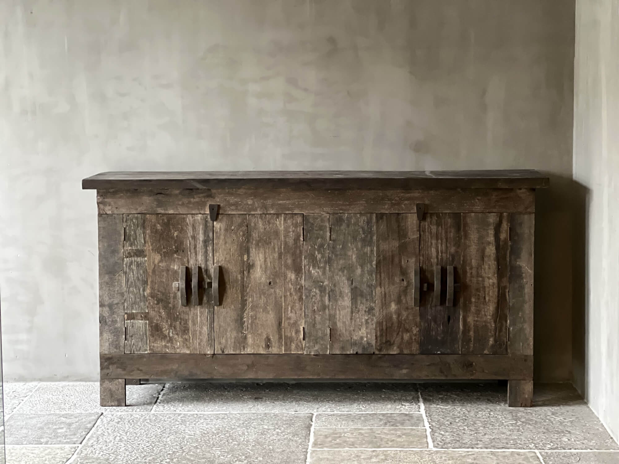 Old Farm Dressoir